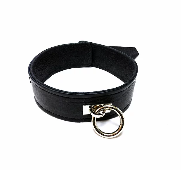 Collares lisos de cuero negro